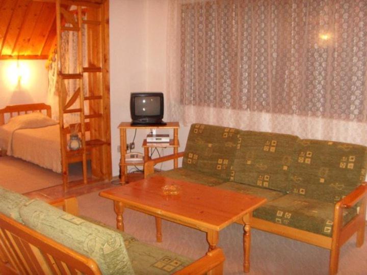 Family Hotel Markony 팜포로보 외부 사진